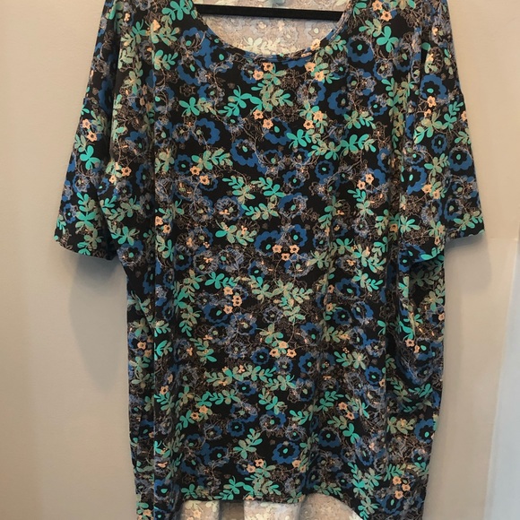 LuLaRoe Tops - LuLaRoe XL Irma